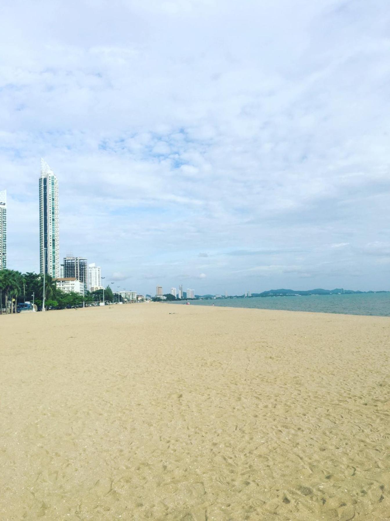 2 ห้องนอน 2 ห้องน้ำ Seaview Jomtien ชั้น18 Apartment Bagian luar foto